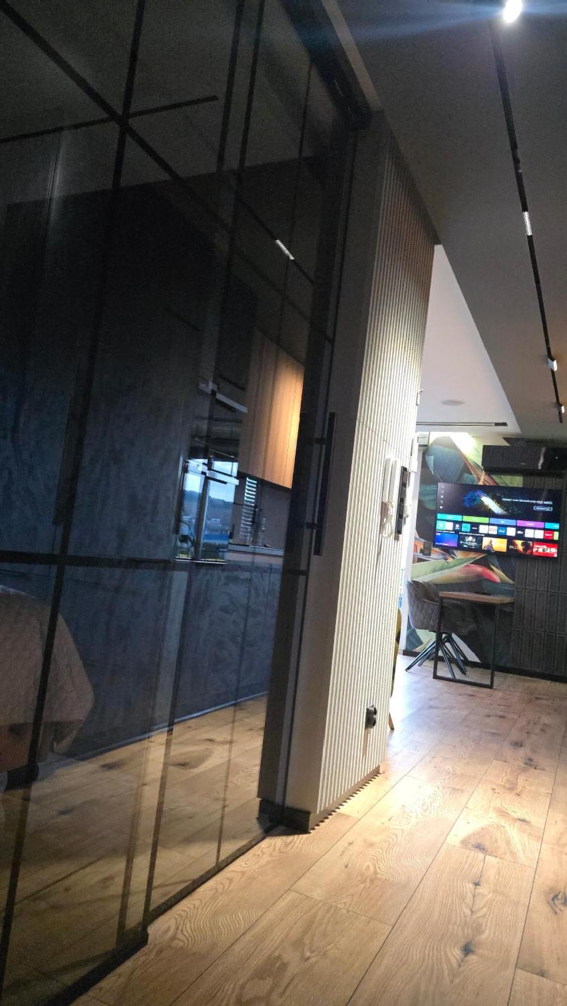 Apartament Dark Prestige New ! - Dostep 24H, Projektor , Garaz Podziemny , Klimatyzacja , Duzy Taras Kielce Buitenkant foto