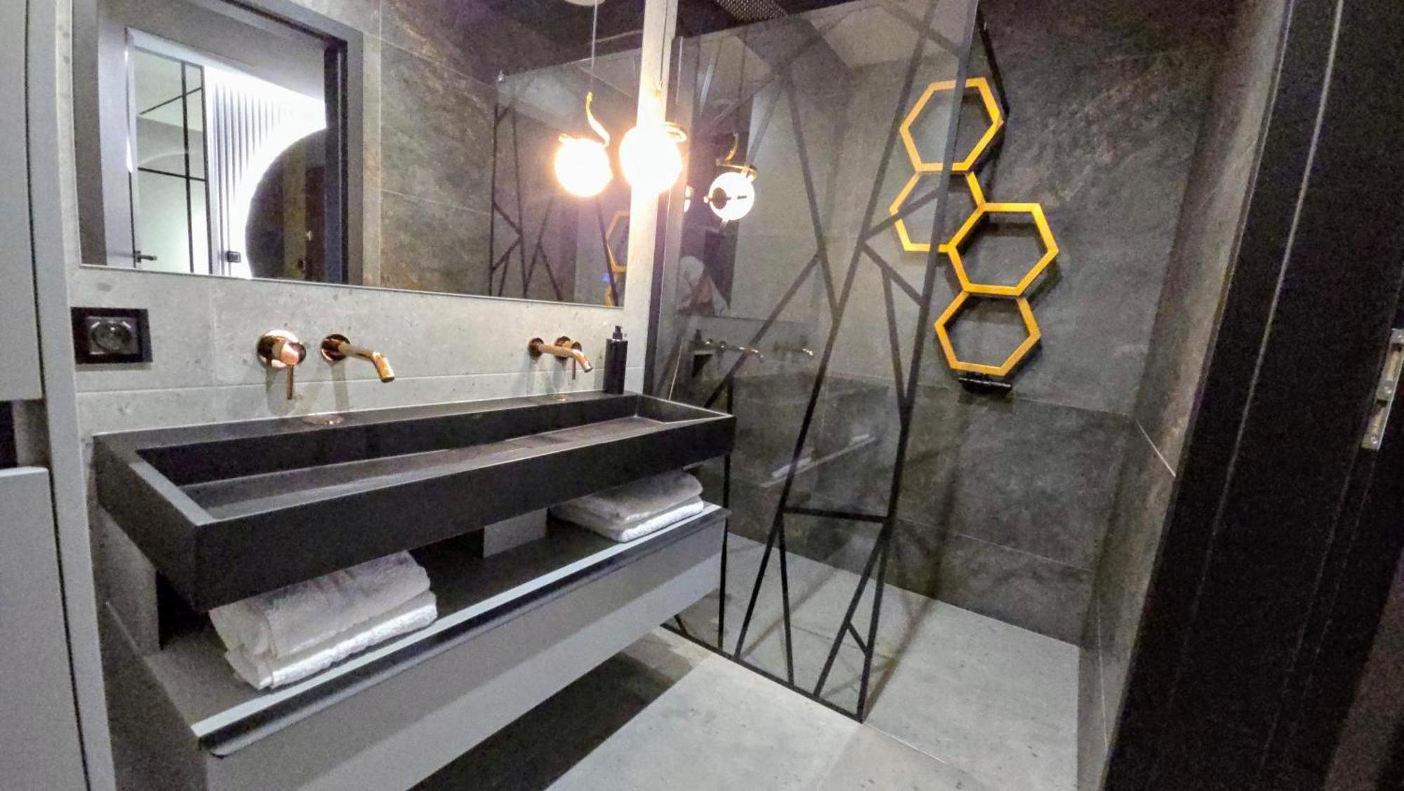 Apartament Dark Prestige New ! - Dostep 24H, Projektor , Garaz Podziemny , Klimatyzacja , Duzy Taras Kielce Buitenkant foto