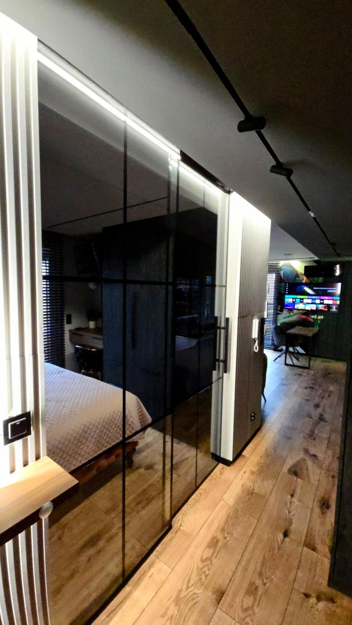 Apartament Dark Prestige New ! - Dostep 24H, Projektor , Garaz Podziemny , Klimatyzacja , Duzy Taras Kielce Buitenkant foto